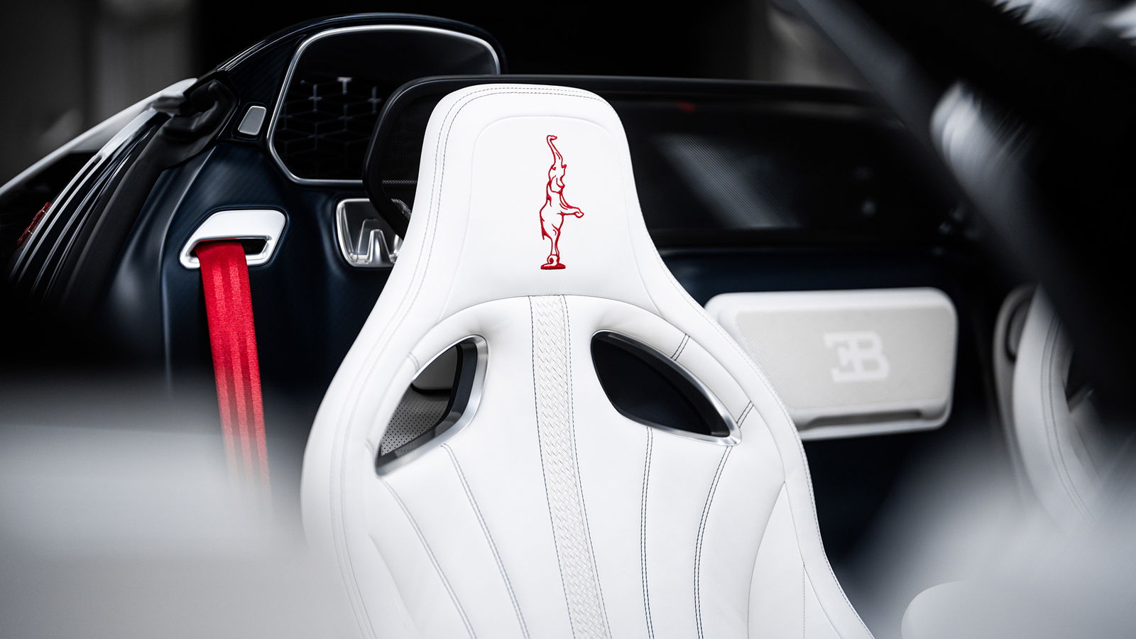 Bugatti Mistral, seat